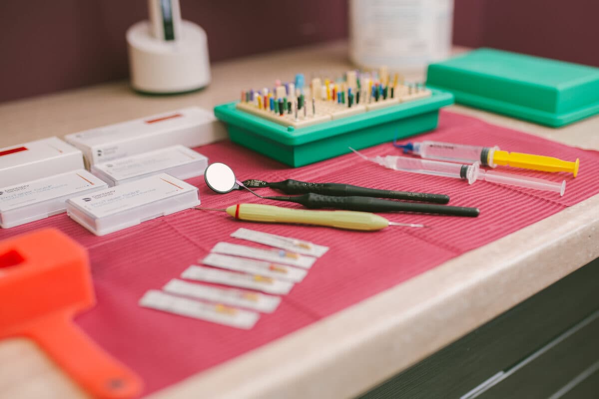 Zobu sakņu kanālu ārstēšana (endodontija)